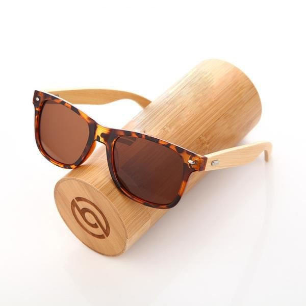 Lunettes en bois avec son étui